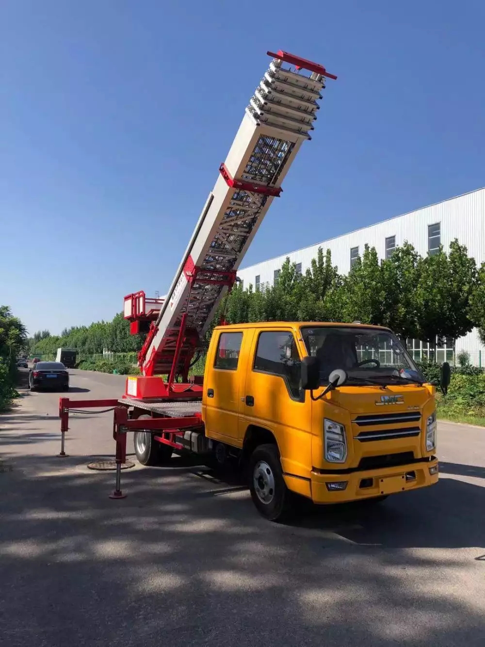 宁波鄞州附近的云梯车出租服务：轻松解决高空作业需求